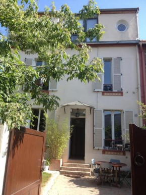 Maison 4 chambres avec jardin et garage proche transports